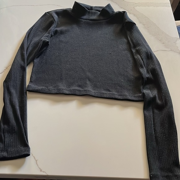 Altar'd State Turtle Neck Crop Black Top. Long Sleeves. XS very good condition - Picture 2 of 8